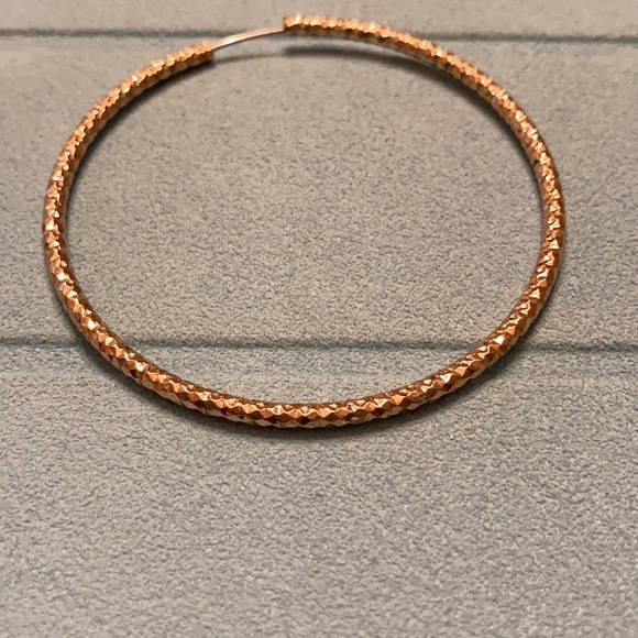Golden hoops - Picture 3 of 5